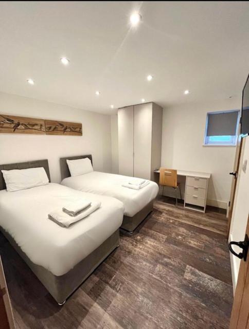 The Birch Located In Pegsdon Lodge *
