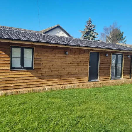 The Birch Lodge Located In Pegsdon Hexton Exterior photo